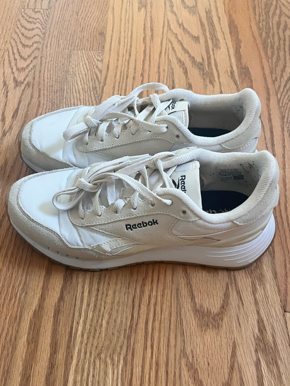Reebok Women’s Off-White and Cream Low-Top Sneakers Sz 8.5